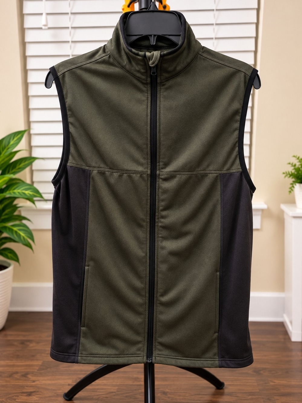 Great Northwest Clothing Company Olive & Black Softshell Vest - Full Zip - NWOT